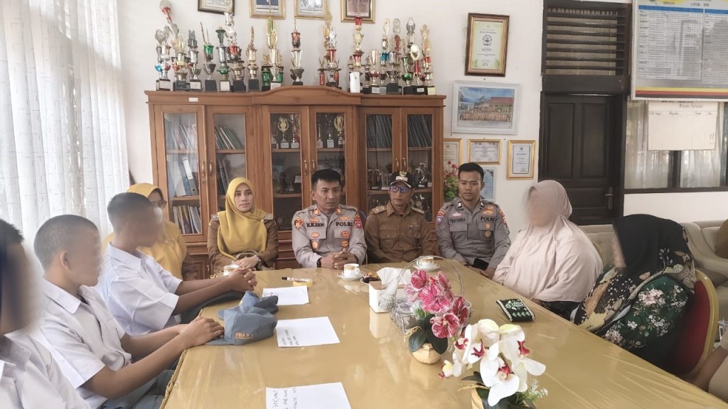 Aksi Cepat Kapolsek Sungayang bersama Camat dan Nagari dalam Menyelesaian Video Viral Siswa SMA di Wilayah&nbsp;Sungayang