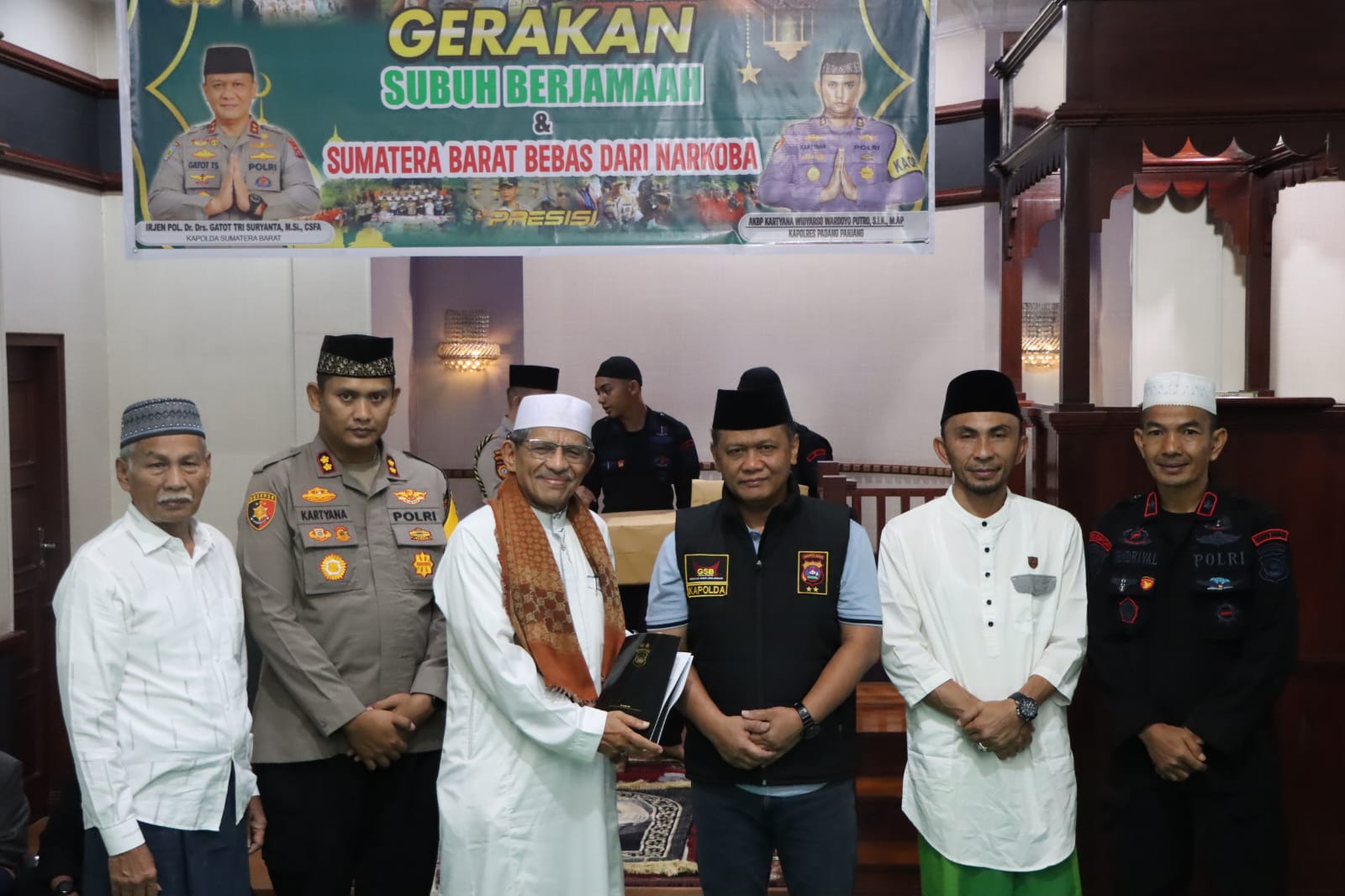Kapolda Sumbar Ajak Warga Padang Panjang Makmurkan Masjid Lewat Gerakan Subuh Berjamaah