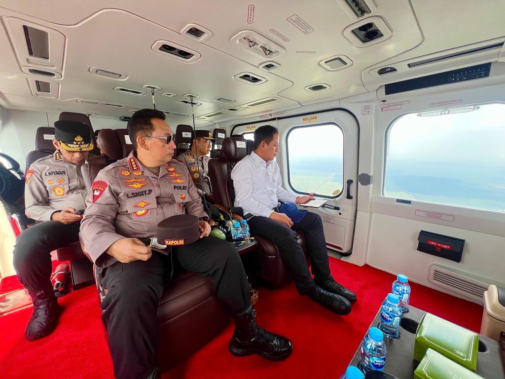 Kapolri Pantau Titik Api Via Udara, Cek Kesiapan Penanganan Karhutla di&nbsp;Riau