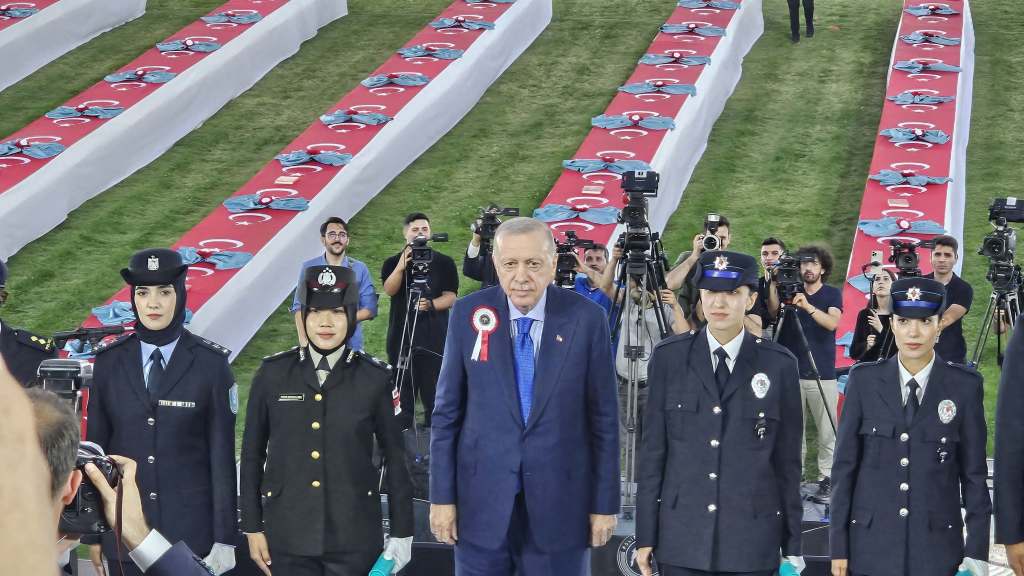 Harumkan Nama Bangsa, Briptu Putri Aisah Lidel Raih Peringkat Pertama di Akademi Kepolisian&nbsp;Turki