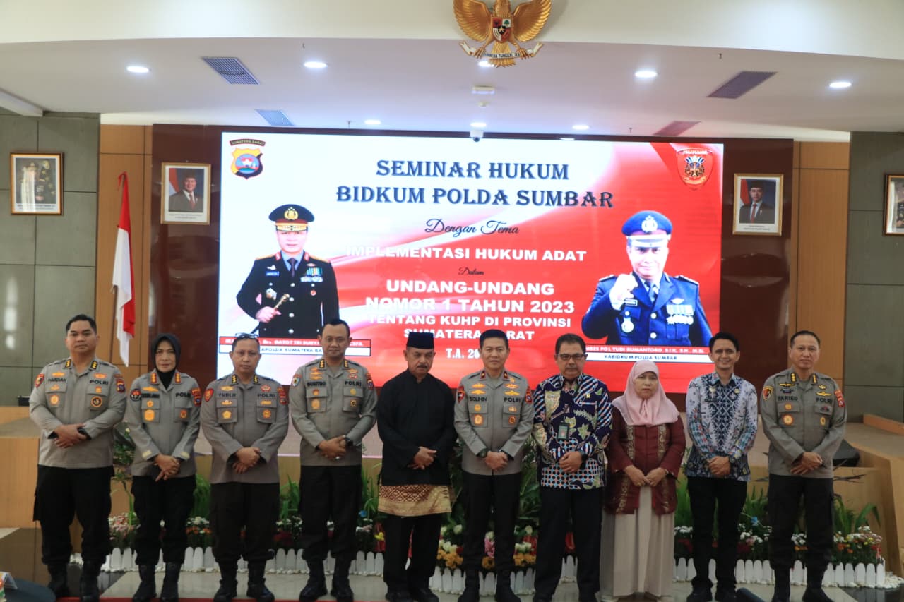 Bidkum Polda Sumbar Gelar Seminar Hukum Bertajuk “Implementasi Hukum Adat dalam Undang-Undang No. 1 Tahun 2023 tentang KUHP” di Sumatera Barat.