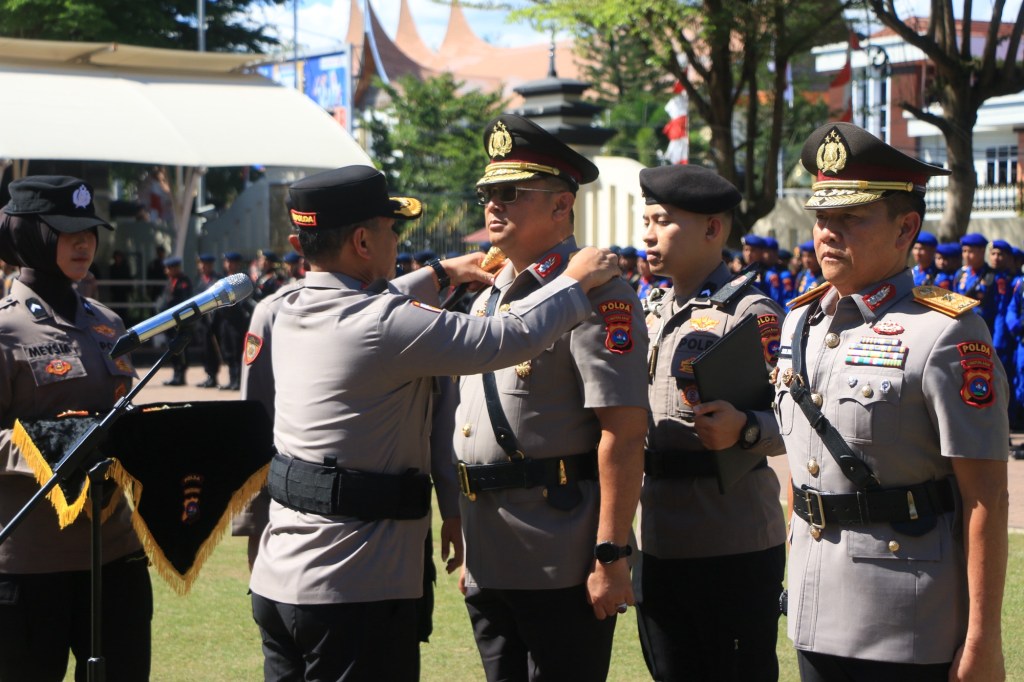 Kapolda Sumbar Pimpin Upacara Sertijab Wakapolda, Brigjen Pol. Solihin Resmi Jabat Wakapolda&nbsp;Sumbar