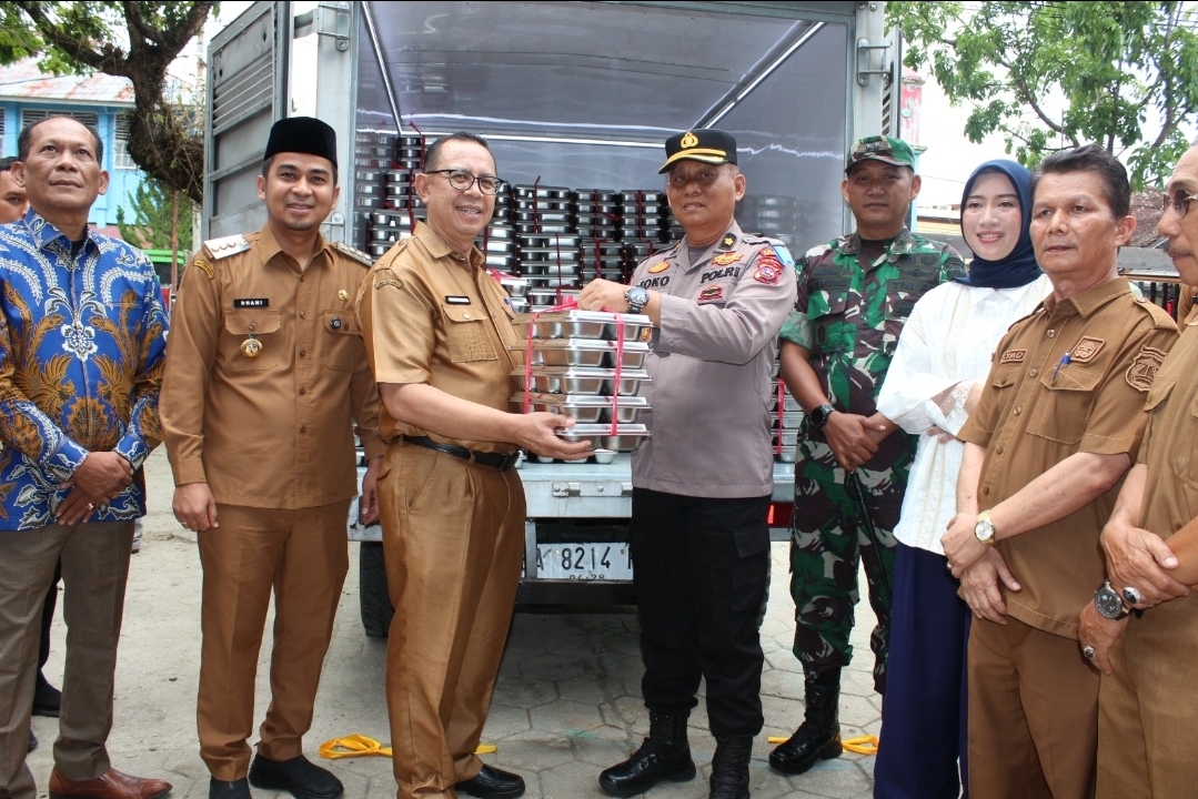Kabag SDM Polres Solok Kota Hadiri Kegiatan Makanan Bergizi Gratis di SDN 03 dan SDN 05 Kampung Jawa Bersama Wali Kota Solok