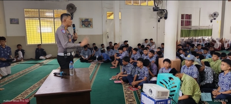 Sat Lantas Polres Solok Sosialisasikan Operasi Patuh Singgalang Kepada&nbsp;Pelajar