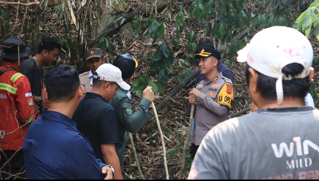 Kapolres Solok Kota Bersama Forkopimda Cek Langsung Lokasi Kebakaran Lahan di Pincuran Gadang