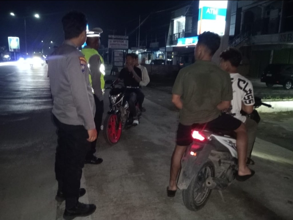 Patroli Malam Tekan Aksi Balap Liar dan Tawuran, Polsek Koto Baru Ajak Warga Lebih&nbsp;Peduli