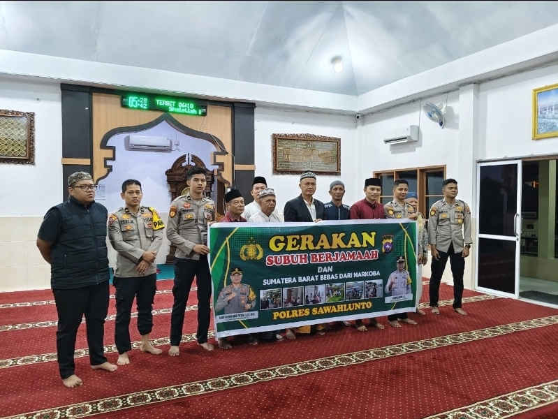 Wujudkan Sinergi Polri dan Masyarakat, Kabag Ops Polres Sawahlunto Pimpin Gerakan Subuh&nbsp;Berjamaah