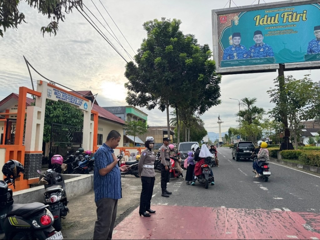 Polres Agam Gelar Personel Preventif Pagi Guna Kelancaran Arus Lalu Lintas di pagi hari pada saat Lalulintas&nbsp;Ramai