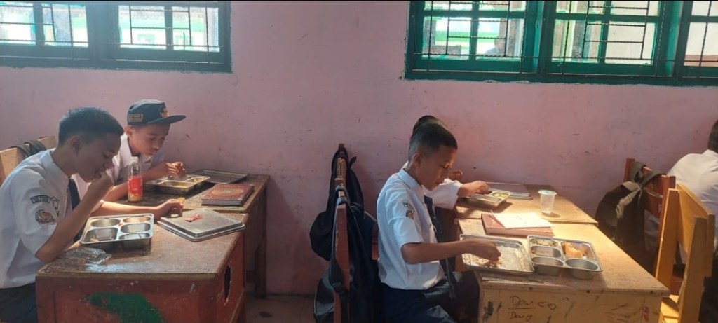 Pendistribusian Makanan Bergizi Gratis Berjalan Lancar di Sekolah-Sekolah Wilayah Hukum Polres Solok&nbsp;Kota