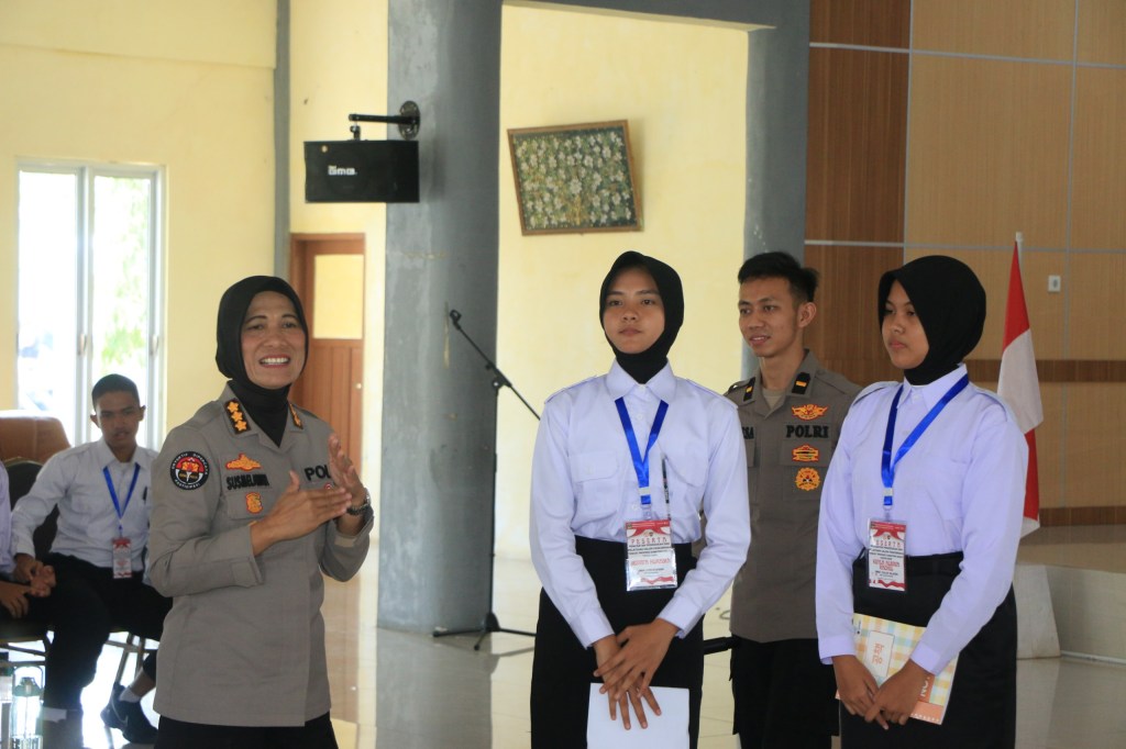 Polda Sumbar Gencarkan Literasi Digital untuk Paskibraka: Stop Hoaks, Jadilah Pelopor Etika&nbsp;Digital