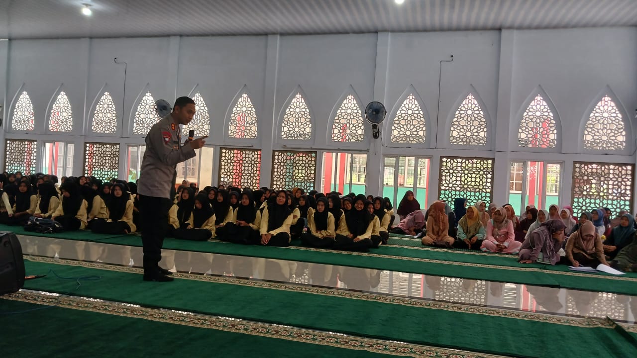 Kapolres Tanah Datar Beri Imbauan Kamtibmas kepada Parenting Orang Tua dan Siswa SMAN 1 Rambatan, Ingatkan Bahaya Kenakalan Remaja