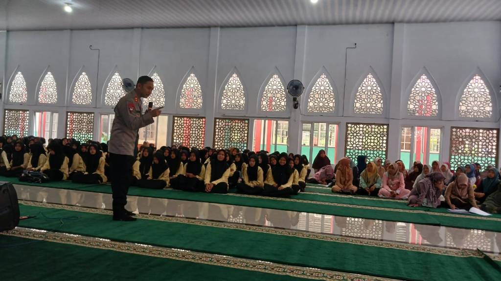 Kapolres Tanah Datar Beri Imbauan Kamtibmas kepada Parenting Orang Tua dan Siswa SMAN 1 Rambatan, Ingatkan Bahaya Kenakalan&nbsp;Remaja