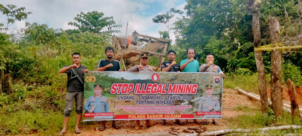 Tim Satgas Anti Ilegal Mining Polsek Sangir Jujuan,&nbsp; Tertibkan PETI di Sungai Momo