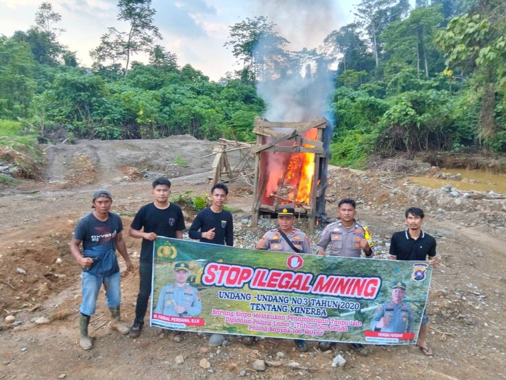 Satgas Anti Illegal Minning Polres Solok Selatan konsisten gencar penindakan tambang ilegal, kali ini di daerah Sungai&nbsp;Batanghari