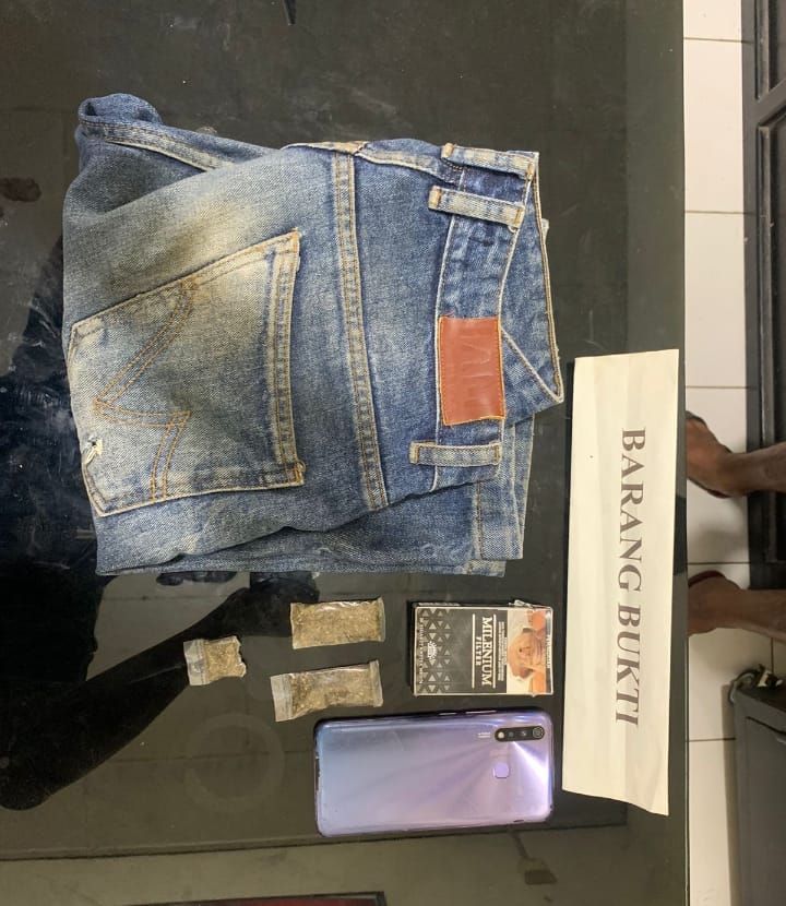 Satresnarkoba Polres Agam Gulung Dua Pengedar Narkoba, Satu Sempat Buang Barang&nbsp;Bukti