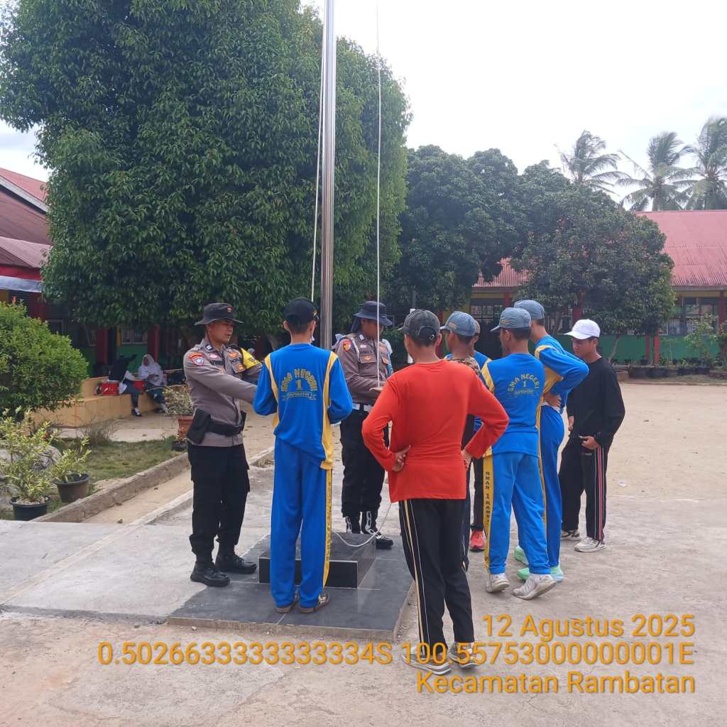 Polsek Rambatan Latih Adik-adik Paskibra SMAN 1 Rambatan Dalam Persiapan peringatan HUT ke-80 Republik&nbsp;Indonesia