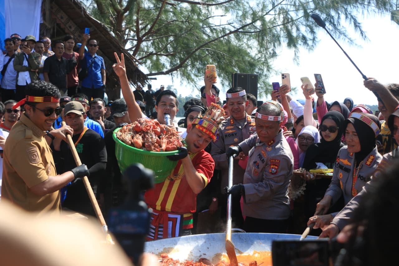 Sajikan Losbter Saus Bumbu Padang Terbanyak, Polda Sumbar Kembali Rekor Muri