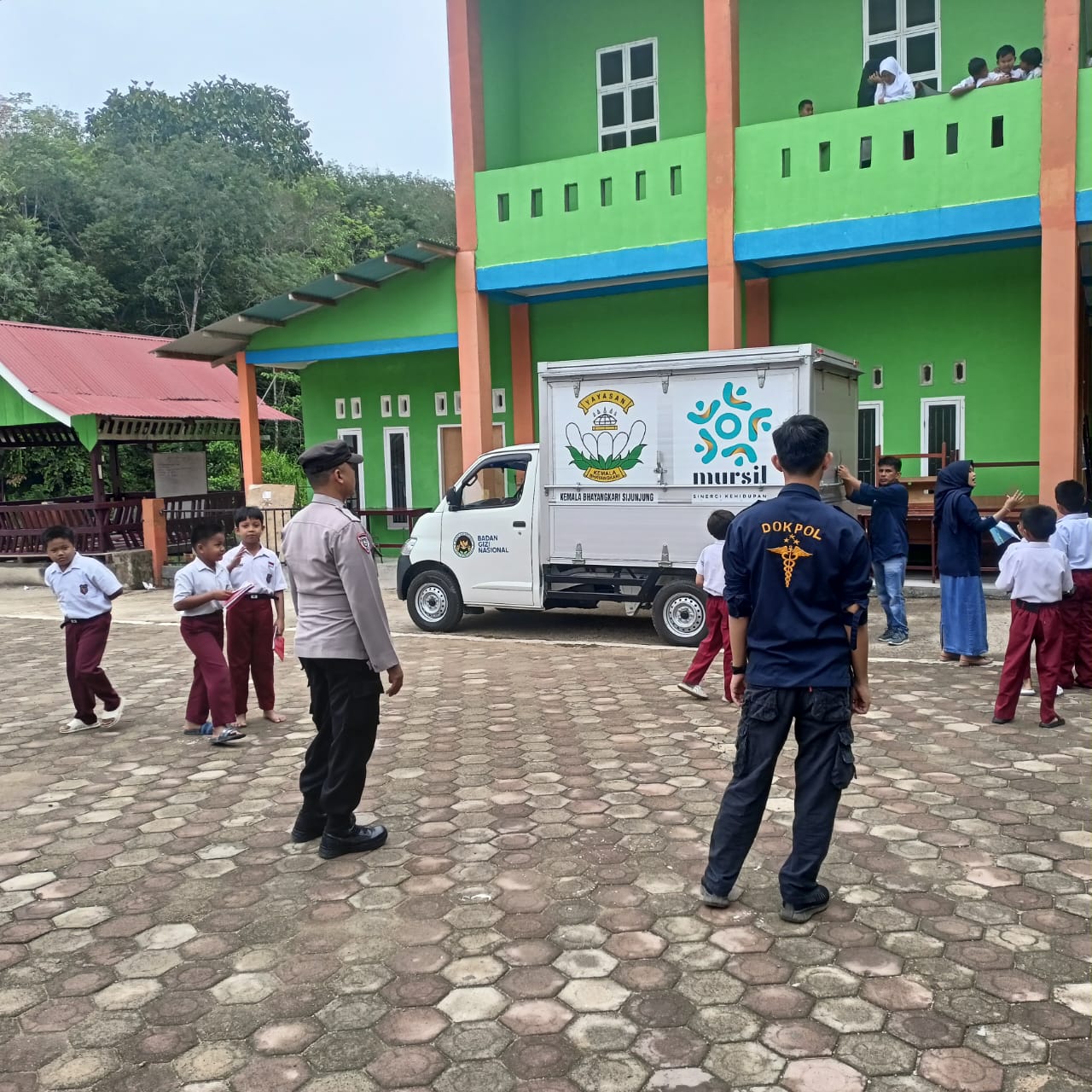 Personil Polres Sijunjung Diterjunkan dalam Pengawasan dan Pengamanan Makanan Bergizi Gratis