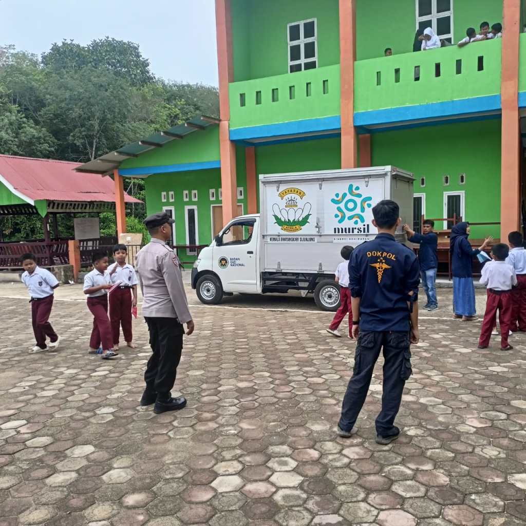 Personil Polres Sijunjung Diterjunkan dalam Pengawasan dan Pengamanan Makanan Bergizi&nbsp;Gratis