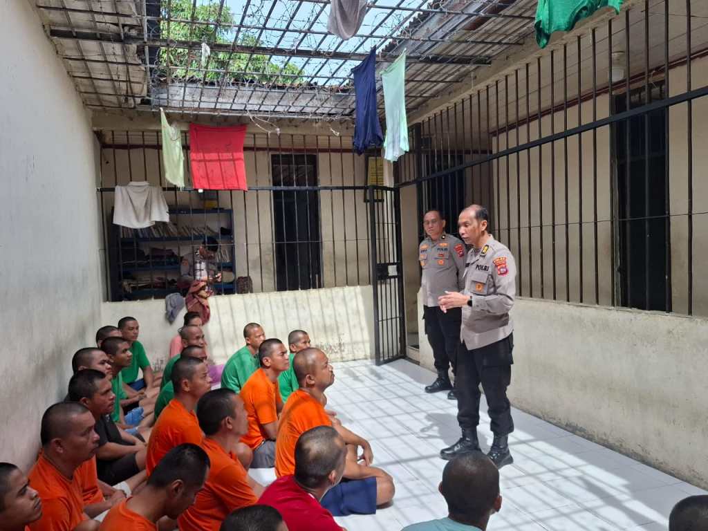 Kabagpsi SDM Polda Sumbar Berikan Pembinaan dan Konseling kepada Tahanan Polres Solok&nbsp;Kota