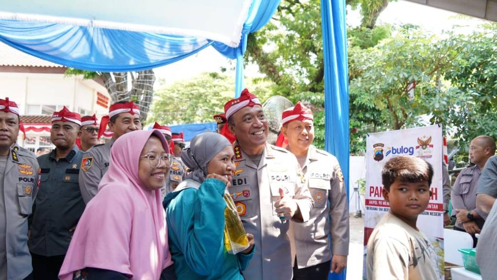 Alumni Akpol 90 Hadirkan Pasar Murah di Pedurungan, Warga Antusias Nikmati Harga&nbsp;Bersahabat