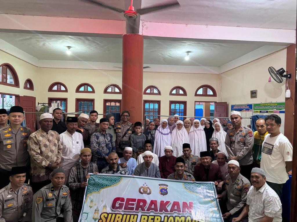Sholat Subuh Berjamaah, Kapolres: Mari Ramaikan Masjid untuk Jaga Kamtibmas di Tanah&nbsp;Datar