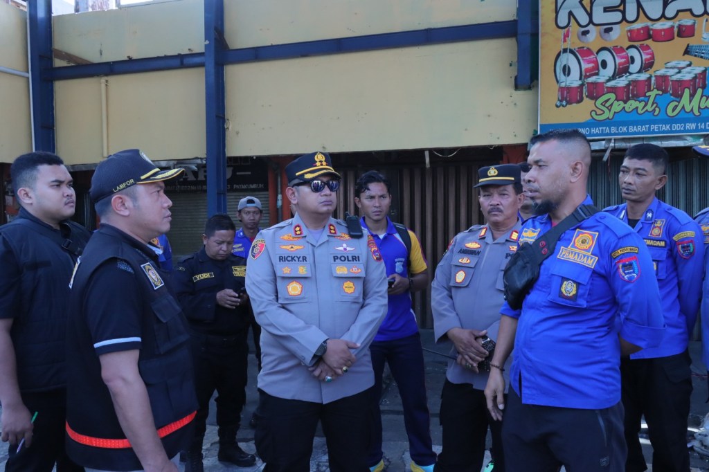 Kabidlabfor Polda Riau Tinjau Olah TKP Kebakaran Pusat Pertokoan Pasar&nbsp;Payakumbuh