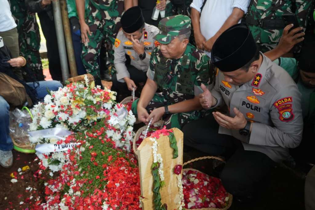 Hadiri Pemakaman Affan Kurniawan di TPU Karet Bivak, Kapolda Metro Sampaikan Permohonan&nbsp;Maaf
