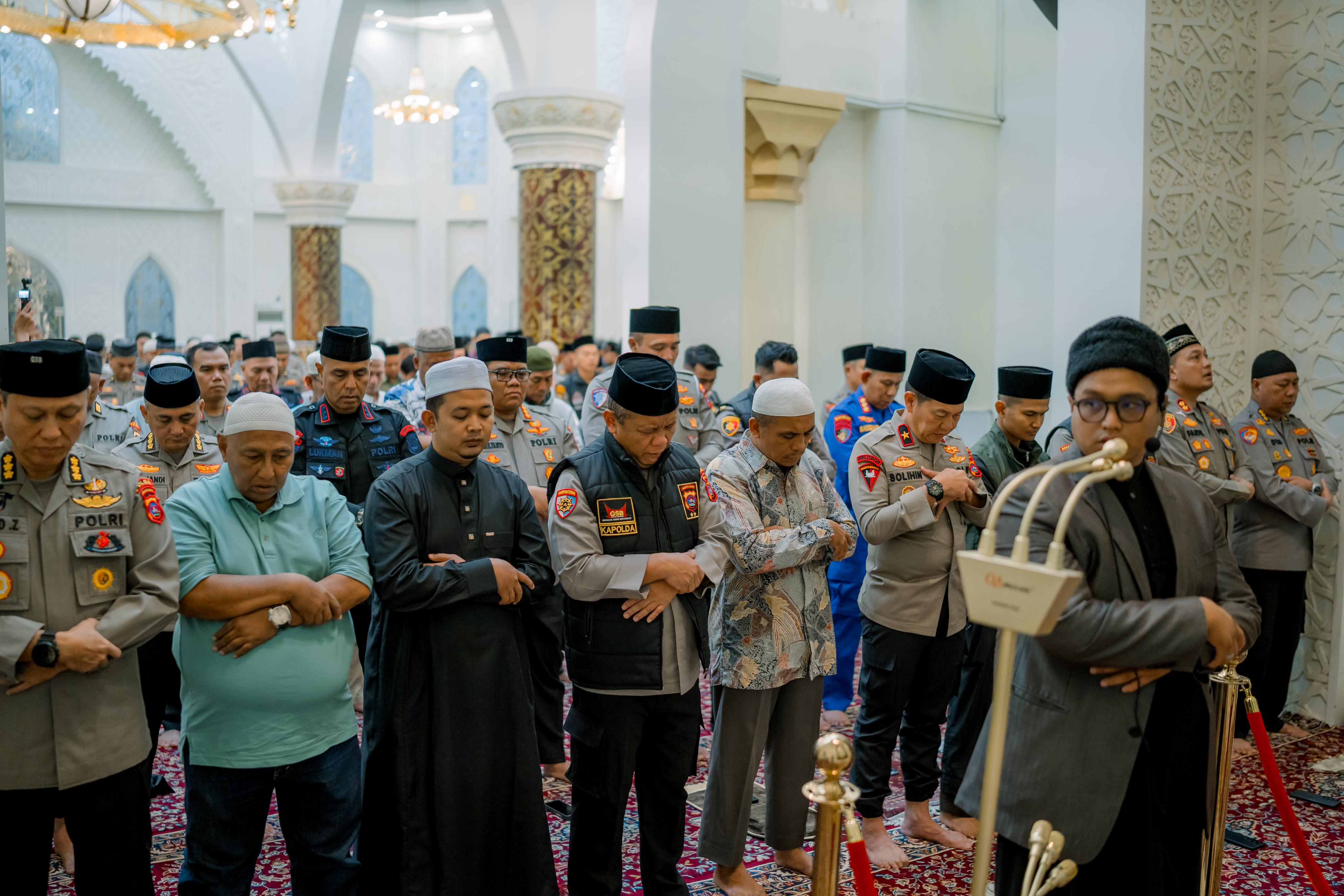 Doa Bersama dan Sholat Ghoib Kapolda Sumbar untuk Affan Kurniawan