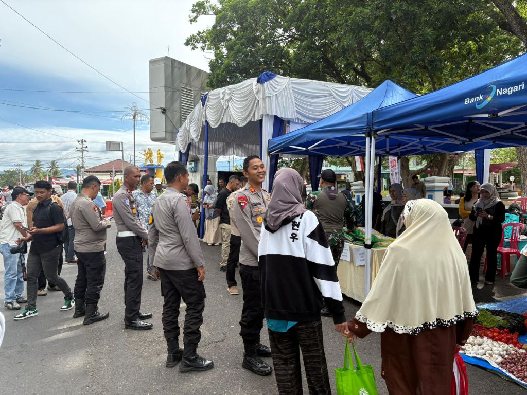 Gelar “Pasar Murah”, Polres Tanah Datar Bersama Pemda Kabupaten Tanah Datar Dukung Percepatan Penyediaan Bahan&nbsp;Pokok