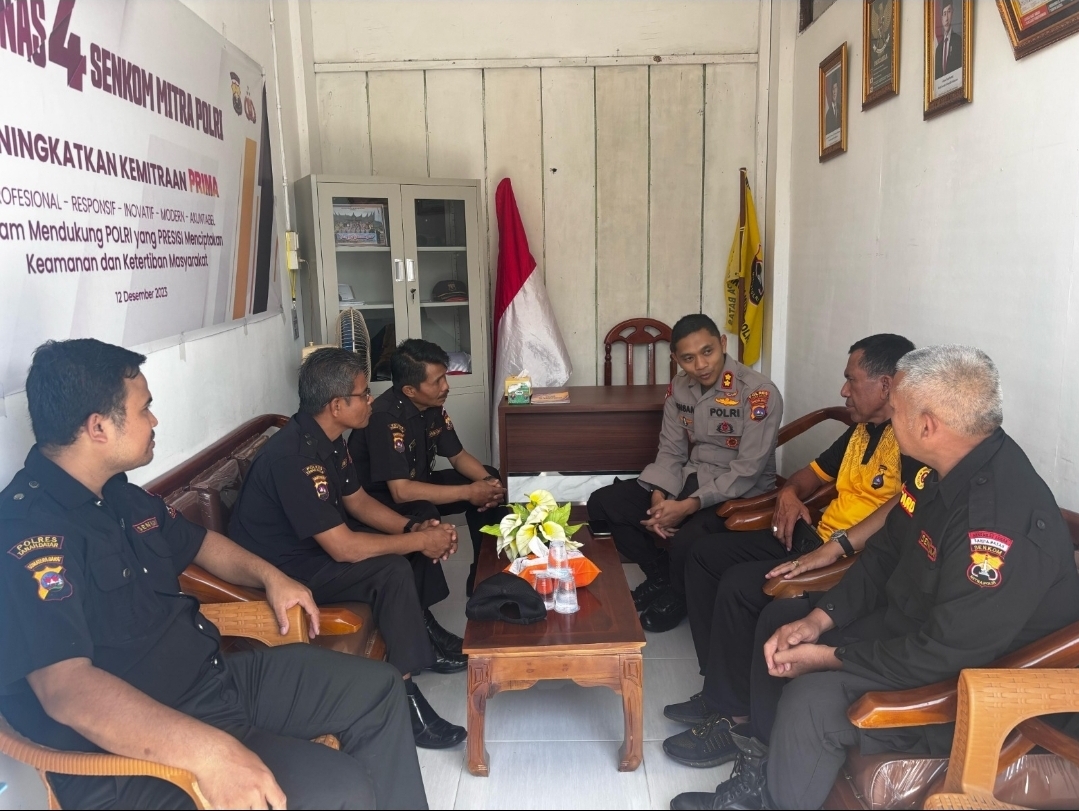 Kapolres Tanah Datar Jalin Silaturahmi dengan SENKOM, Ajak Aktifkan Kembali Satkamling