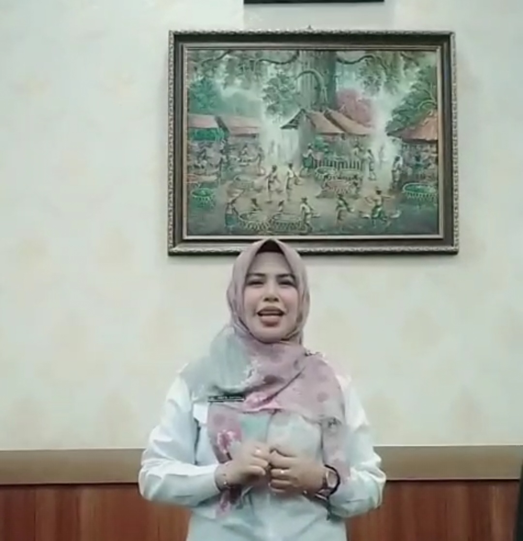 Masyarakat Kota Padang Apresiasi Pembagian Bendera Merah Putih oleh Polda Sumbar Sambut HUT RI ke-80