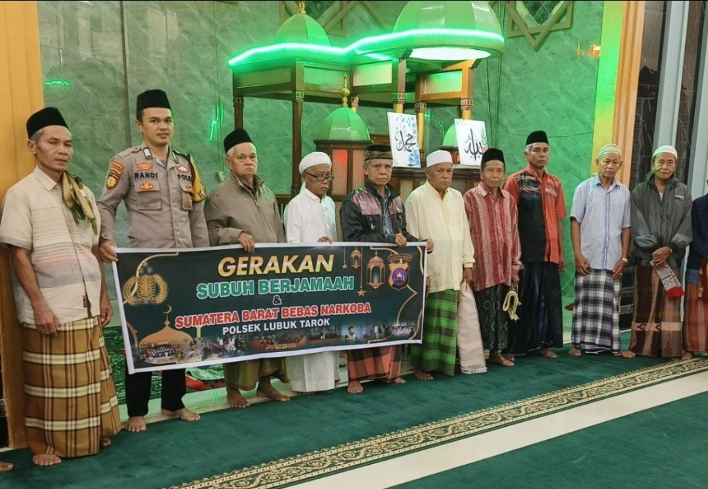 Personel Polsek Lubuk Tarok Sampaikan Himbauan Kamtibmas Melalui Gerakan Subuh&nbsp;Berjemaah
