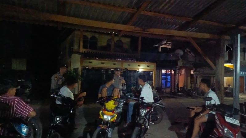 Personel Polsek Lubuk Tarok Berikan Himbauan Kamtibmas Antisipasi Terjadinya Balap Liar dan&nbsp;Premanisme