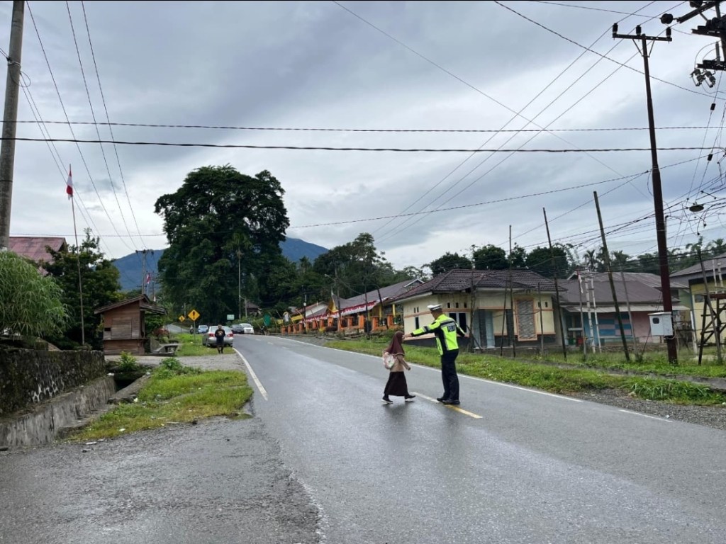Jalan Licin, Lalu Lintas Aman: Polres Solok Selatan All Out Jaga Keselamatan&nbsp;Warga