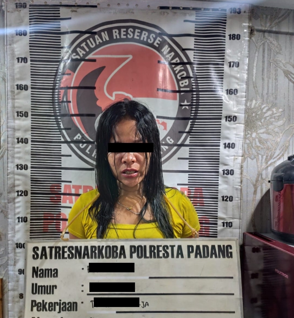 Polresta Padang Amankan Perempuan muda Terkait Kepemilikan Narkoba Jenis&nbsp;Sabu