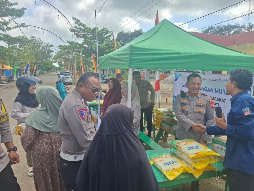Kapolres Dharmasraya Pimpin Gerai Pasar Murah Beras SPHP di Sungai Duo