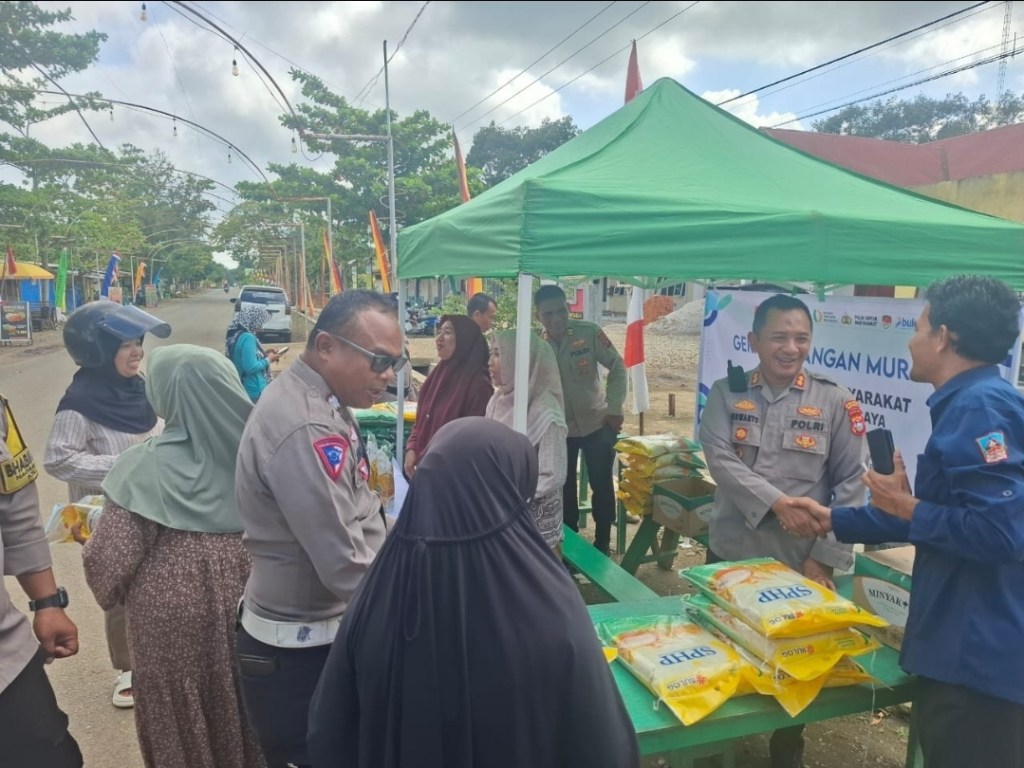 Kapolres Dharmasraya Pimpin Gerai Pasar Murah Beras SPHP di Sungai&nbsp;Duo