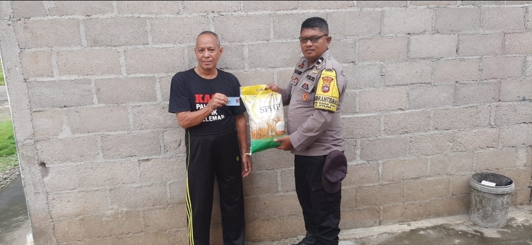 Polisi Salurkan 75 Kilogram Beras SPHP ke Warga Nagari Sungai Duo