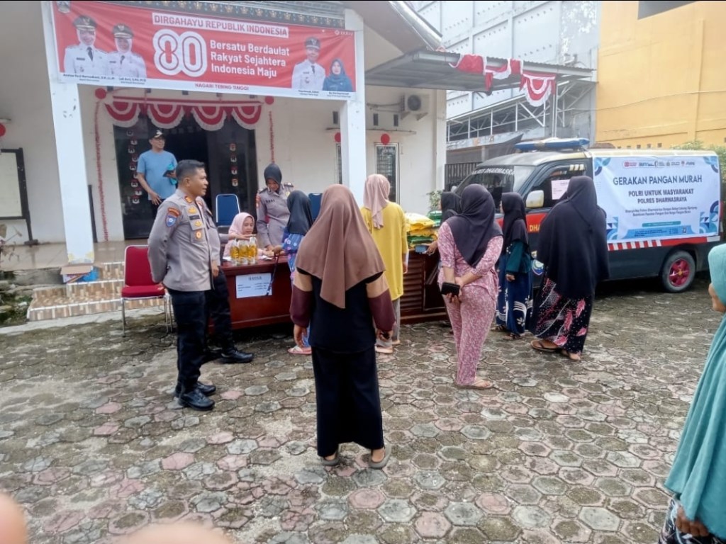 Penyaluran Beras SPHP Murah! Polres Dharmasraya Buka Gerai untuk Warga Tebing&nbsp;Tinggi
