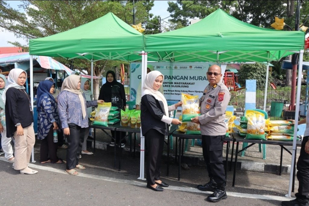 Polres Sijunjung Gelar Gerakan Pangan Murah untuk Masyarakat Kabupaten&nbsp;Sijunjung