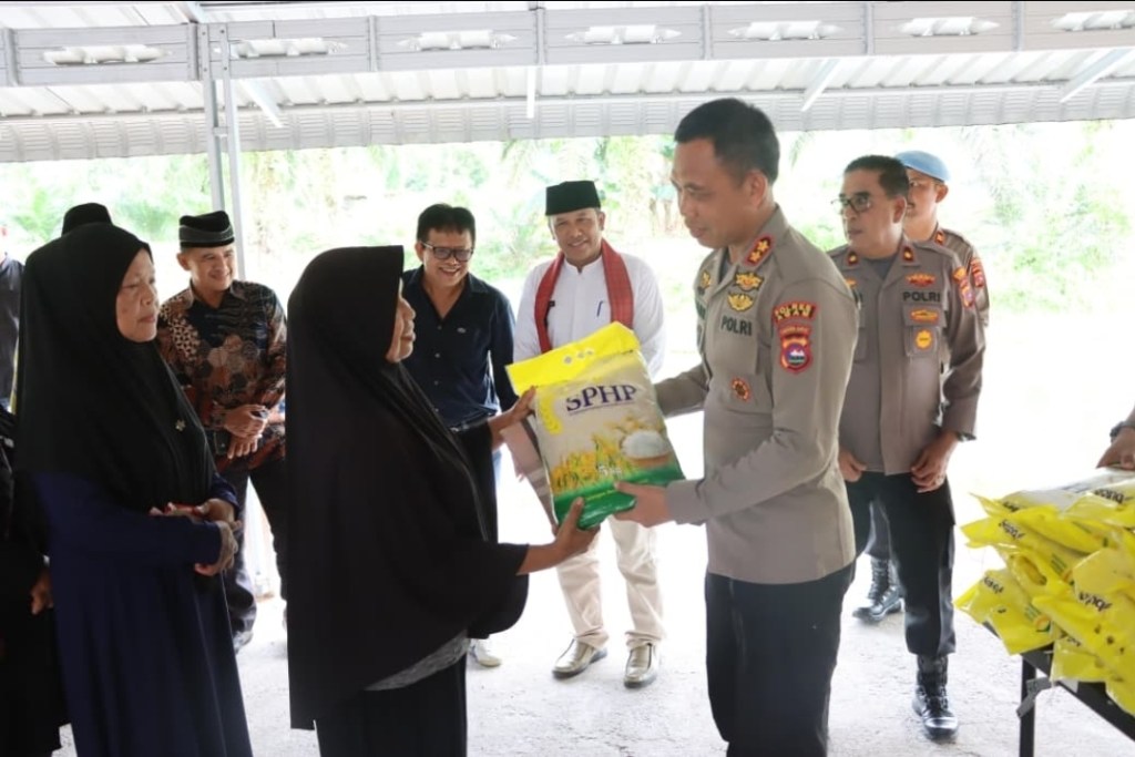 Jumat Berkah Polres Agam: Polri Hadir dan Peduli, Tak Hanya Menegakkan&nbsp;Hukum.