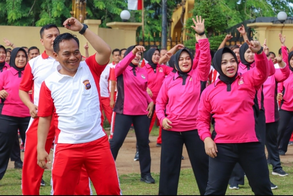 Semarak HUT RI ke-80, Polresta Padang Gelar Olahraga Bersama dengan&nbsp;Media