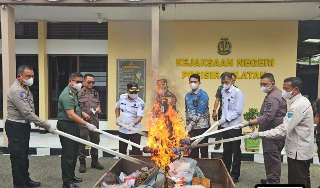 Polres Pessel Gandeng Kejaksaan, Musnahkan Puluhan Kilogram Sabu dan&nbsp;Ganja