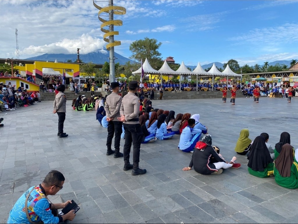 Polres Solok Selatan Terjunkan Puluhan Personil Amankan Pembukaan USR ke-9 di Padang&nbsp;Aro