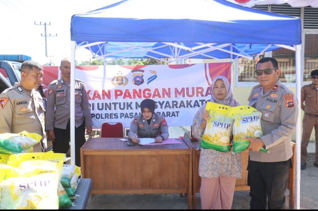 Polres Pasaman Barat Distribusikan Puluhan Ton Beras Murah Kepada Masyarakat Di Nagari Aua Kuning, Kecamatan&nbsp;Pasaman