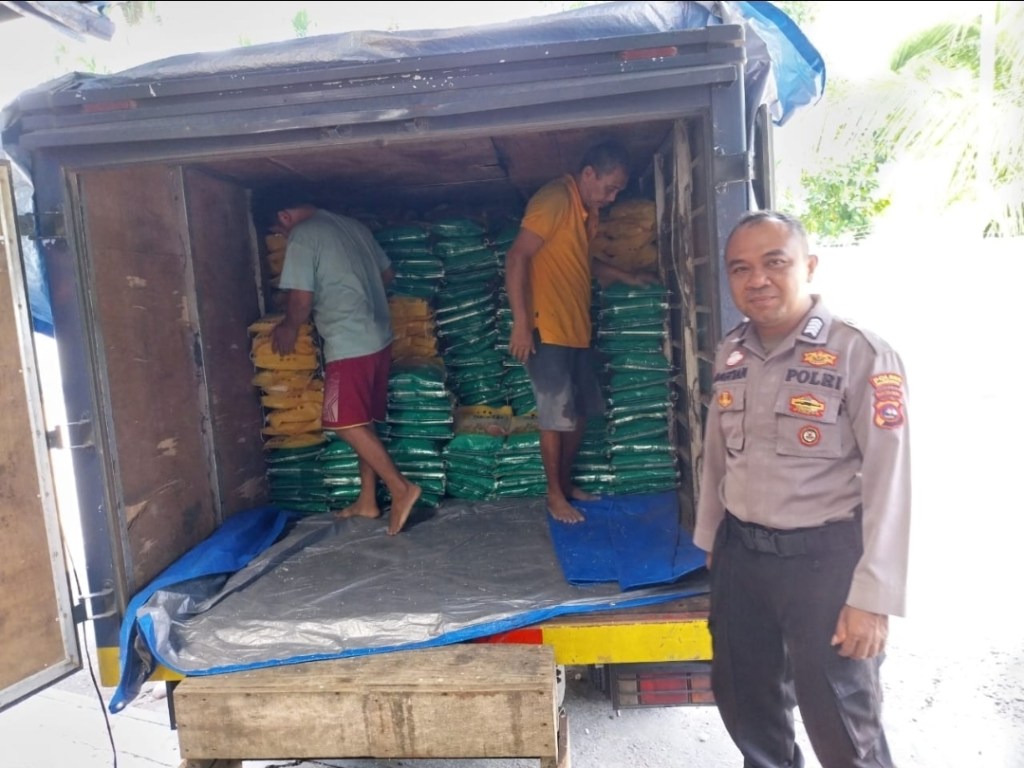 Polres Dharmasraya Kawal Pengambilan 8 Ton Beras SPHP di Gudang Bulog&nbsp;Sijunjung