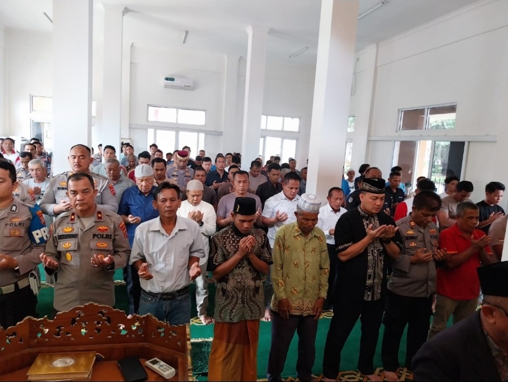 Polresta Padang Gelar Shalat Gaib untuk Driver Ojol Affan&nbsp;Kurniawan