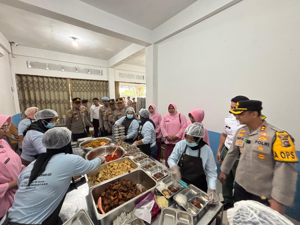 Polres 50 Kota Luncurkan Program Makan Bergizi Gratis di SDN 01 Koto&nbsp;Tuo