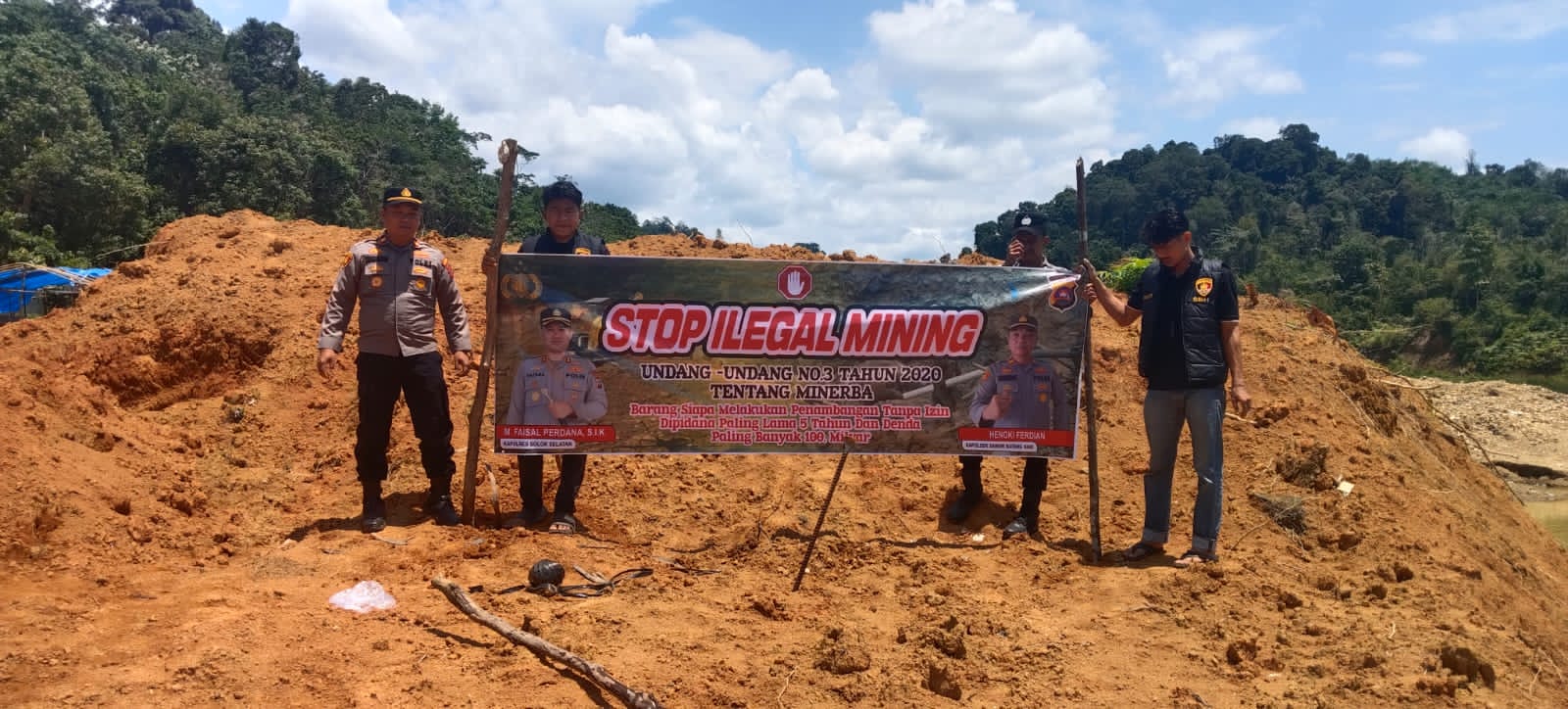 Cegah Illegal Minning di Jorong Sungai Penuh, Satgas Illegal Minning Polres Solok Selatan Pasang Larangan PETI di lokasi